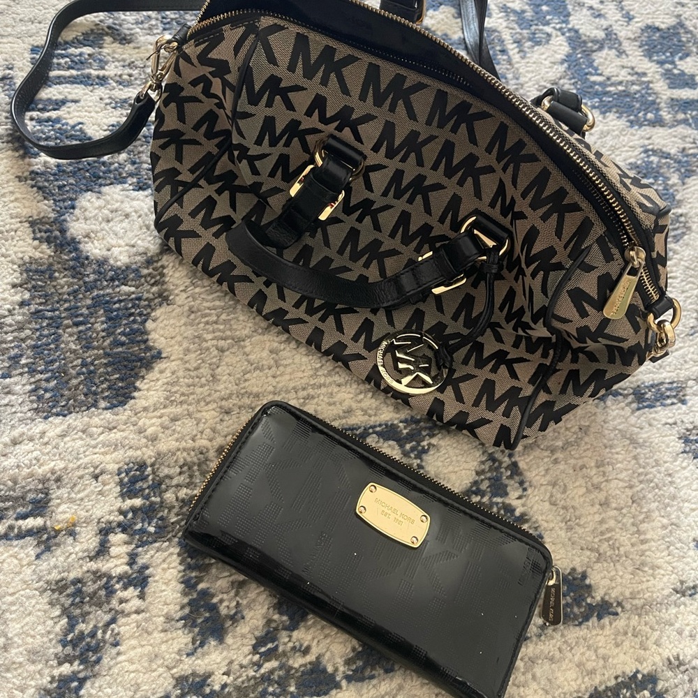 Michael Kors Black and Gold Women's Bag